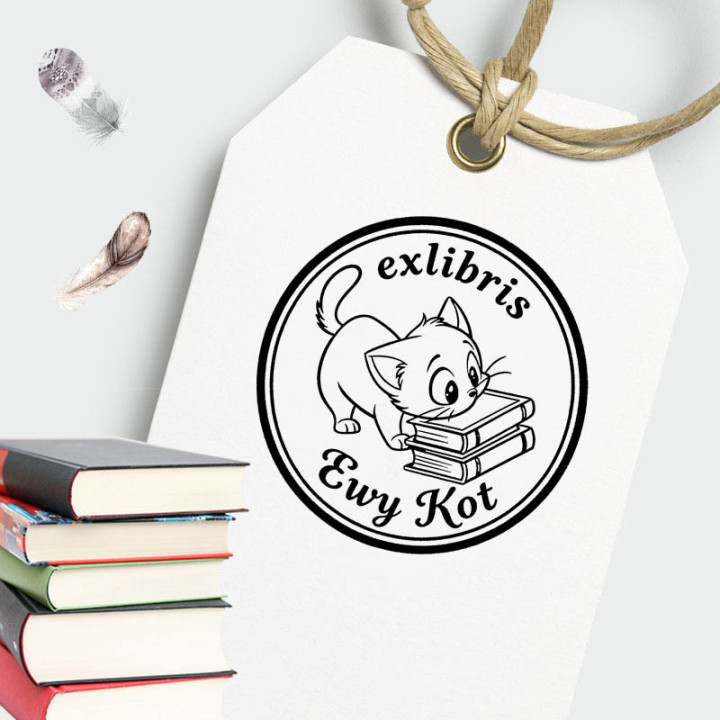 Stempel ex libris, mały kotek pilnuje książek